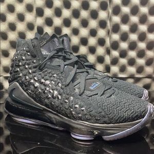 Nike Lebron 17 (Global Currency)